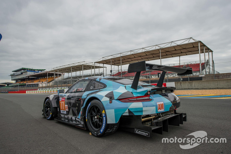 #77 Proton Competition Porsche 911 RSR