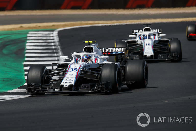 Sergey Sirotkin, Williams FW41, devant Lance Stroll, Williams FW41