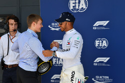 Lewis Hamilton, Mercedes-AMG F1 receives the Pirelli Pole Position Award from Billy Monger