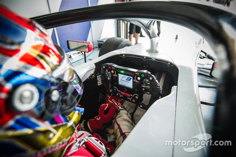 Mobil F3 Asia
