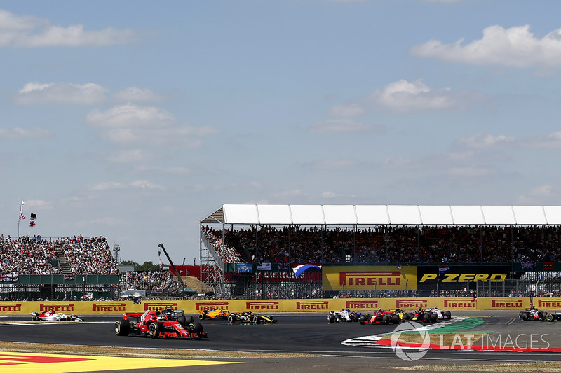 Sebastian Vettel, Ferrari SF71H, Lewis Hamilton, Mercedes-AMG F1 W09 spin atıyor