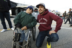 Fernando Alonso, United Autosports with fans