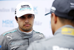 Nelson Piquet Jr., Jaguar Racing, parle avec Mitch Evans, Jaguar Racing