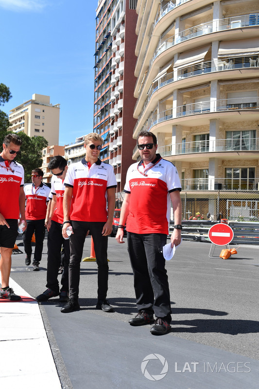 Marcus Ericsson, Sauber walks the track