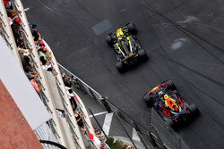 Carlos Sainz Jr., Renault Sport F1 Team R.S. 18 ve Max Verstappen, Red Bull Racing RB14