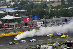 Jimmie Johnson, Hendrick Motorsports, Chevrolet Camaro Lowe's Patriotic spins