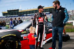 Clint Bowyer, Stewart-Haas Racing Ford, Rutledge Wood, and Cash Bowyer