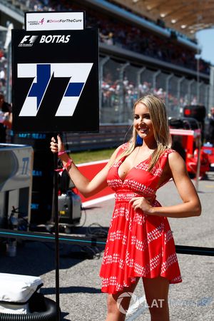 Grid Girl voor Valtteri Bottas, Mercedes AMG F1
