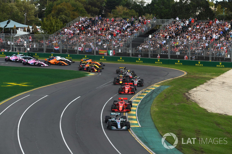 Lewis Hamilton, Mercedes-AMG F1 W09 EQ Power+ leads at the start of the race