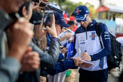 Robert Kubica, Williams firma autógrafos para los fanáticos