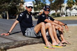 Гонщики Sahara Force India F1 Эстебан Окон и Серхио Перес