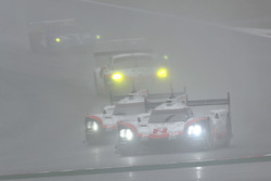 #2 Porsche Team Porsche 919 Hybrid: Timo Bernhard, Earl Bamber, Brendon Hartley