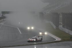 #2 Porsche Team Porsche 919 Hybrid: Timo Bernhard, Earl Bamber, Brendon Hartley