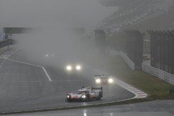 #2 Porsche Team Porsche 919 Hybrid: Timo Bernhard, Earl Bamber, Brendon Hartley