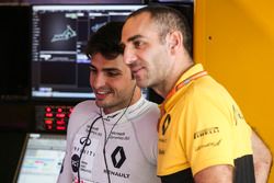 Carlos Sainz Jr., Renault Sport F1 Team, Cyril Abiteboul, Managing Director, Renault Sport F1 Team