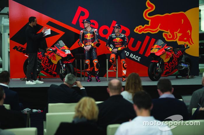 Pol Espargaro, Red Bull KTM Factory Racing, Bradley Smith, Red Bull KTM Factory Racing con Alex Hofmann