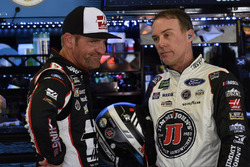 Kevin Harvick, Stewart-Haas Racing Ford Fusion and Ty Dillon, Germain Racing Chevrolet Camaro