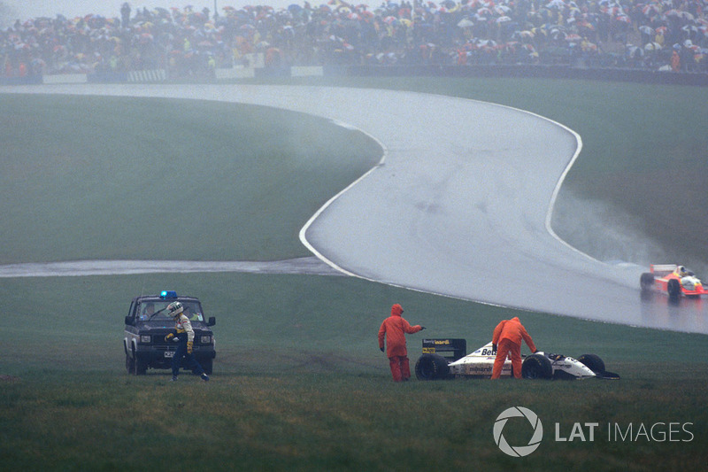 Sortie de piste et abandon pour Fabrizio Barbazza, Minardi Cosworth M193