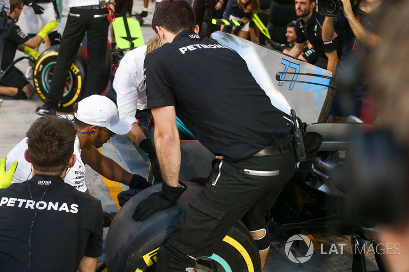 Lewis Hamilton, Mercedes AMG F1, pit stop antrenmanı