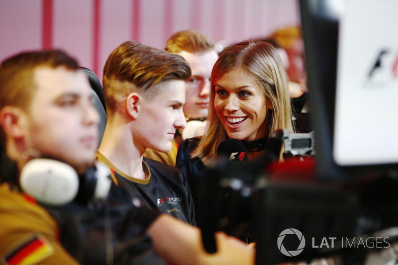 Nicki Shileds interviews the E-Sports players