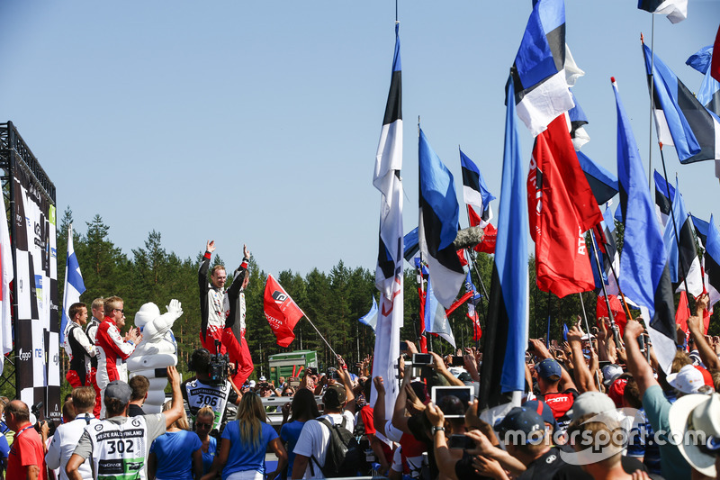 Podio: i vincitori della gara Ott Tanak, Martin Järveoja, Toyota Yaris WRC, Toyota Gazoo Racing, al secondo posto Mads Ostberg, Torstein Eriksen, Citroën C3 WRC, Citroën World Rally Team, al terzo posto Jari-Matti Latvala, Miikka Anttila, Toyota Yaris WRC, Toyota Gazoo Racing