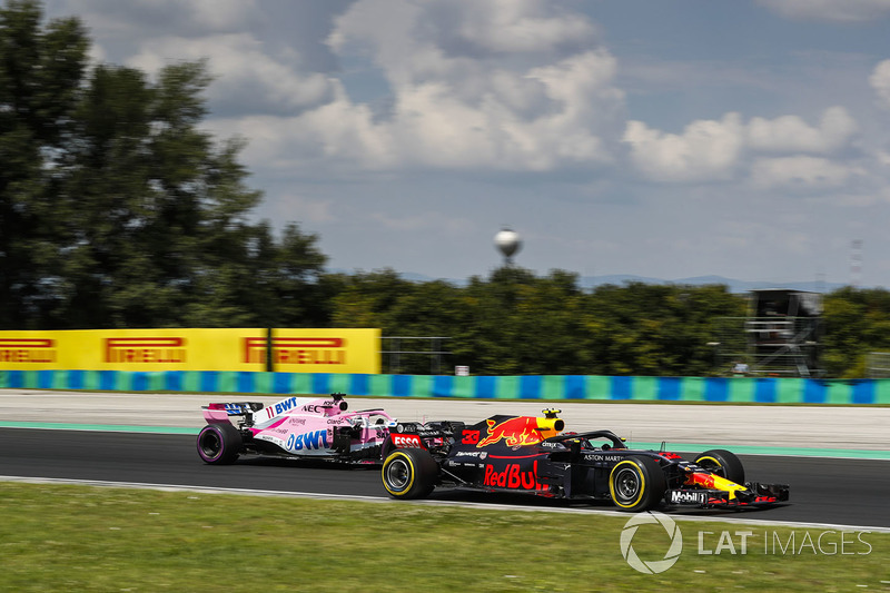 Max Verstappen, Red Bull Racing RB14, leads Sergio Perez, Force India VJM11