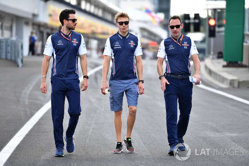Sergey Sirotkin, Williams, mengitari trek