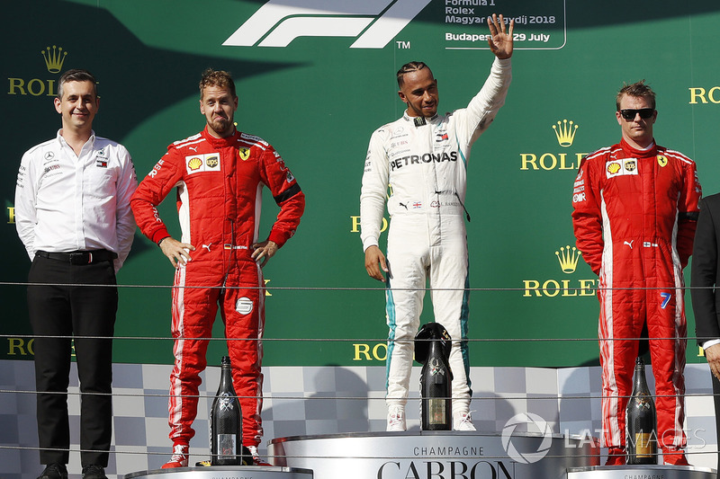 Lewis Hamilton, Mercedes AMG F1, Sebastian Vettel, Ferrari, y Kimi Raikkonen, Ferrari