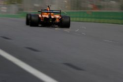 Fernando Alonso, McLaren MCL33 kıvılcım saçıyor