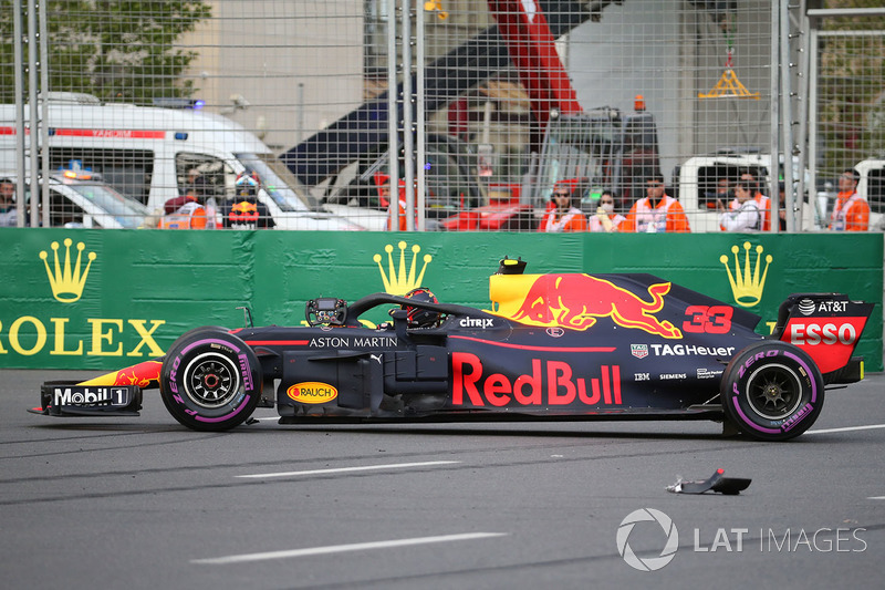 La voiture endommagée de Max Verstappen, Red Bull Racing RB14