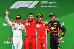 Обладатель второго места Валттери Боттас, Mercedes AMG F1, победитель Себастьян Феттель, Ferrari, третье место – Макс Ферстаппен, Red Bull Racing