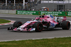 Esteban Ocon, Force India VJM11 waves at the end of the race