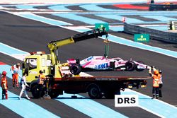 Marshals remove the car of Sergio Perez, Force India VJM11