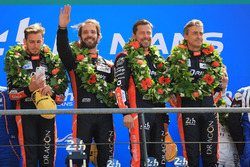 Podio LMP2: i vincitori Roman Rusinov, Andrea Pizzitola, Jean-Eric Vergne, G-Drive Racing