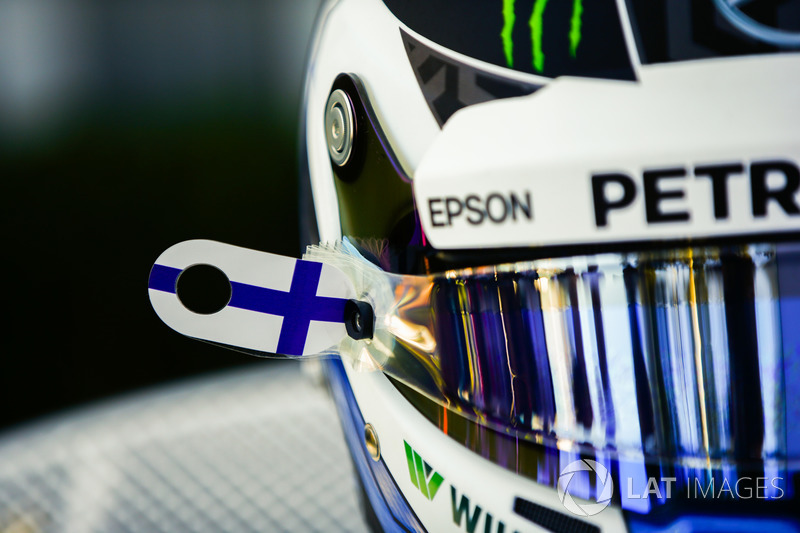 Шлем гонщика Mercedes AMG F1 Валттери Боттаса