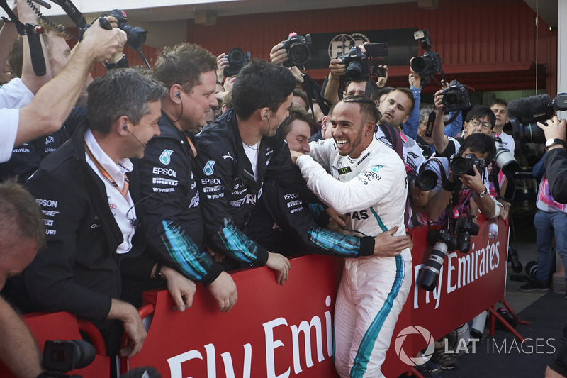 Lewis Hamilton, Mercedes AMG F1 W09, 1st position, celebrates with his team on arrival in Parc Ferme