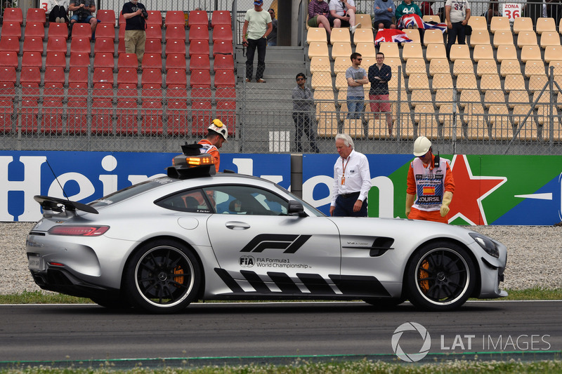 Safety car at the scene of the Brendon Hartley, Scuderia Toro Rosso STR13 accident