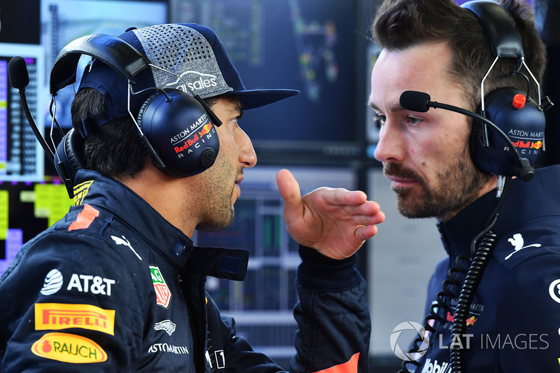 Daniel Ricciardo, Red Bull Racing and Simon Rennie, Red Bull Racing Race Engineer