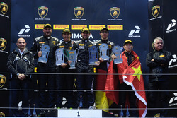 Podio Europa Pro-AM: al primo posto Corey Lewis, Antonelli Motorsport, al secondo posto Lucas Mauron