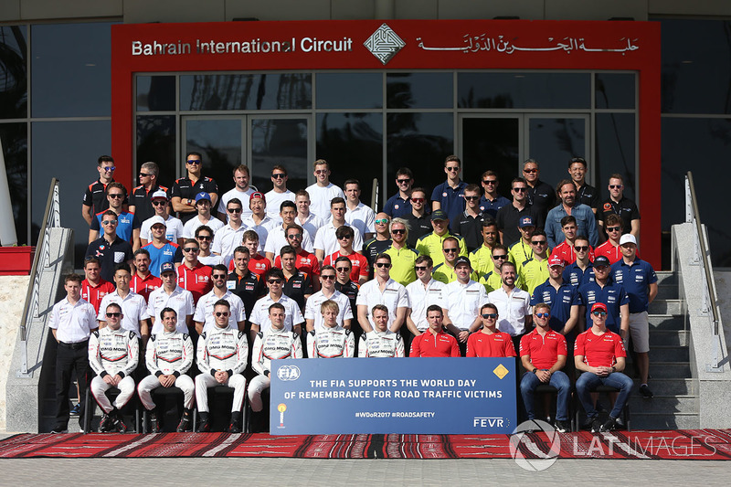 Foto de grupo de pilotos, día mundial de la FIA de recuerdo para las víctimas de accidentes de carretera