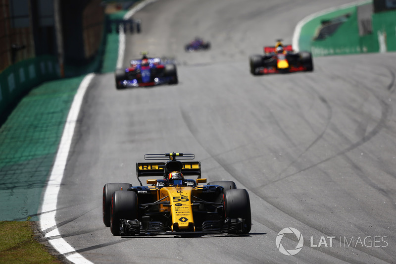 Carlos Sainz Jr., Renault Sport F1 Team RS17, Daniel Ricciardo, Red Bull Racing RB13