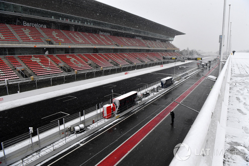 Snow stops testing on day three