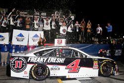 Kevin Harvick, Stewart-Haas Racing, Jimmy John's Ford Fusion celebrates in victory lane