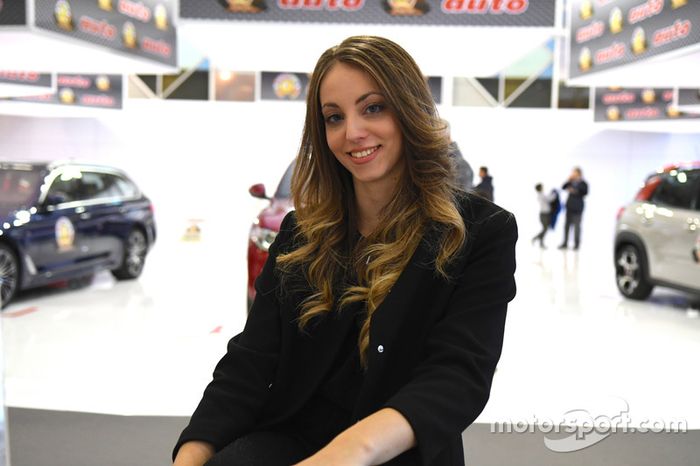Las chicas en el Salón del Automóvil de Bolonia 2017