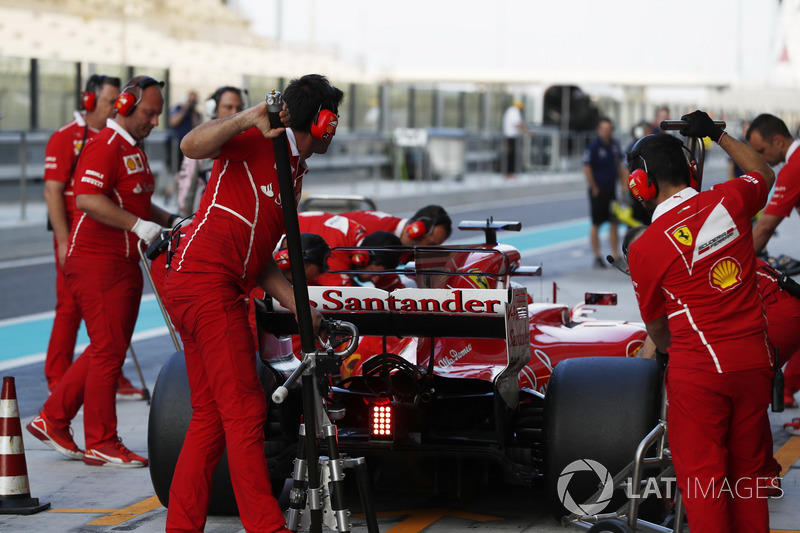 Kimi Raikkonen, Ferrari SF70H, pit stop