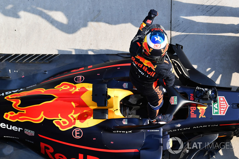 Daniel Ricciardo, Red Bull Racing RB14 celebrates in parc ferme