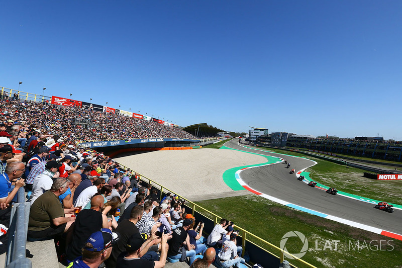Le premier tour de la course