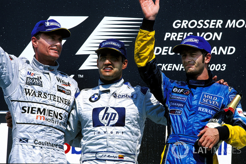 Podio: ganador de la carrera Juan Pablo Montoya, BMW Williams; segundo lugar David Coulthard, McLaren Mercedes; tercer lugar Jarno Trulli, Renault