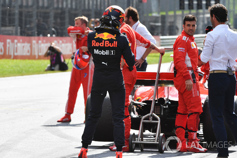 Racewinnaar Max Verstappen, Red Bull Racing in parc ferme