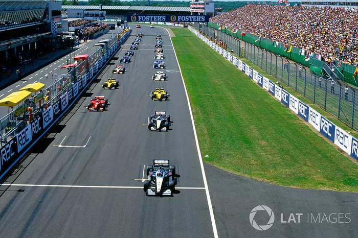 De herstart, de tweede startplek van Schumacher blijft leeg: